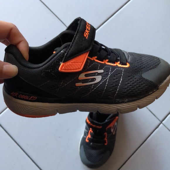 Lightly use. Size 12 - Picture 2 of 6